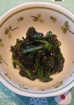 A picture of Simple spinach salad with Japanese twist.
