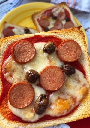 A picture of Quick Mini Pizzas.