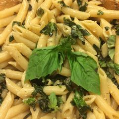 A picture of Lemon Basil & Garlic Pasta.