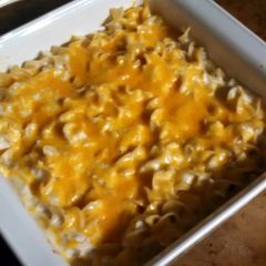 A picture of Creamy chicken and noodles.