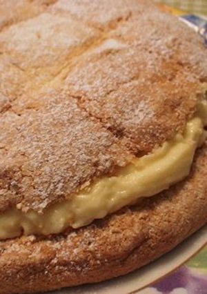 A picture of Sweet and Fluffy Custard Cake.