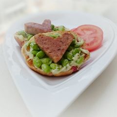 A picture of Valentine's Day Breakfast Bun.