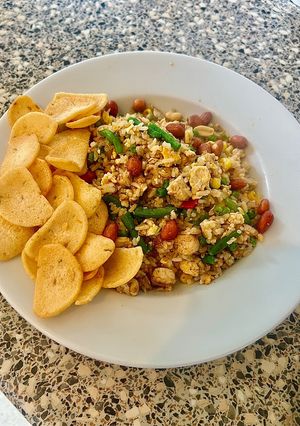 Hình của món Cơm Chiên Gà, Đậu Que, Ngô Mỹ, Cà Rốt Và Đậu Hà Lan.