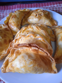 Una foto de EMPANADAS DE ATÚN Y ACEITUNAS AL HORNO ✨🎉🐟🐟🐟✨🎉🐟✨🎉🐟🐟✨🎉