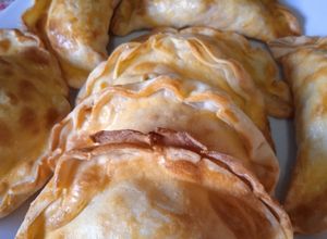 Una foto de EMPANADAS DE ATÚN Y ACEITUNAS AL HORNO ✨🎉🐟🐟🐟✨🎉🐟✨🎉🐟🐟✨🎉