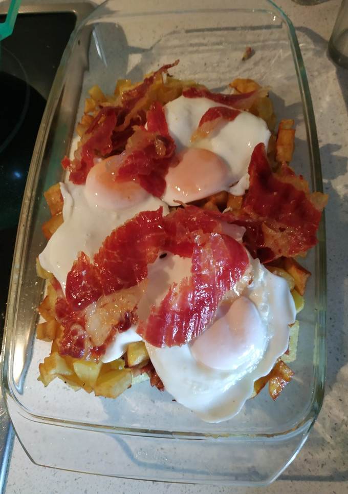 Una foto de Patatas con jamón y bacon