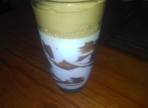 Una foto de Café dalgona con nuttella
