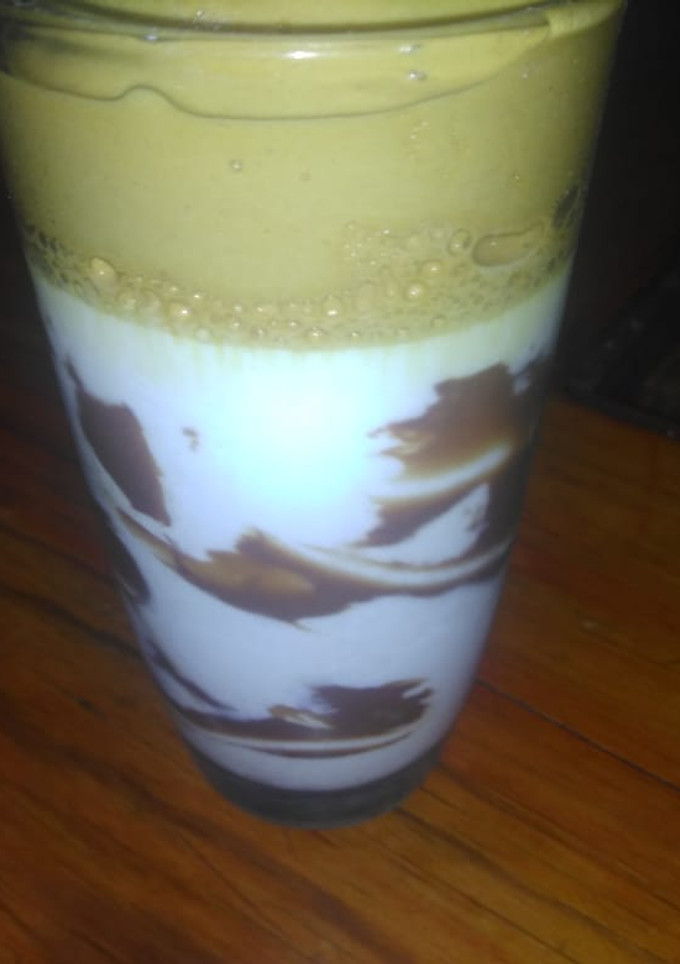 Una foto de Café dalgona con nuttella