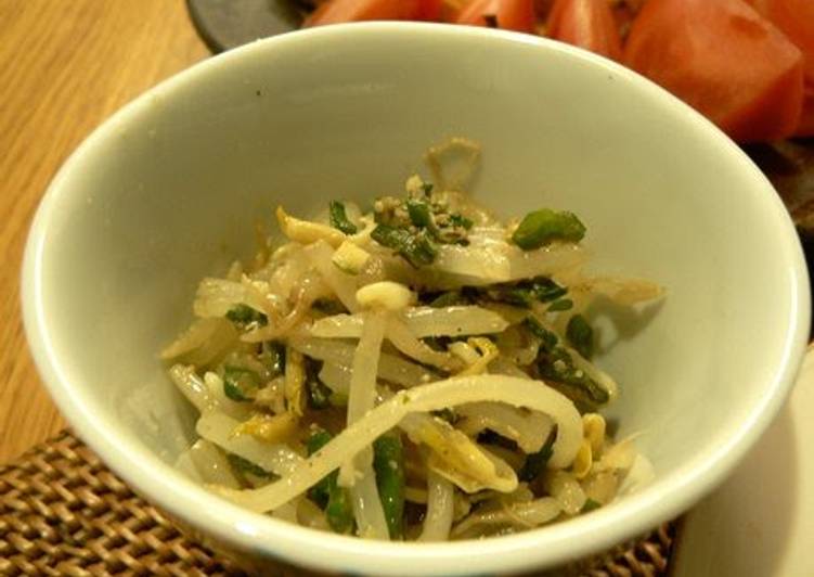 Simple Way to Make Quick Bean Sprout Namul in a Microwave Steaming Container