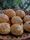 Bollos rellenos de queso mozzarrella