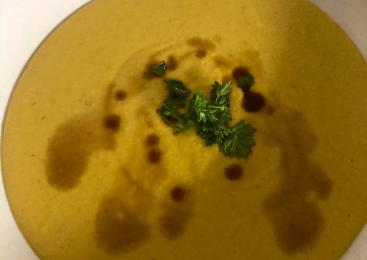 Curry-Linsen-Suppe mit roten Linsen und Kokosmilch