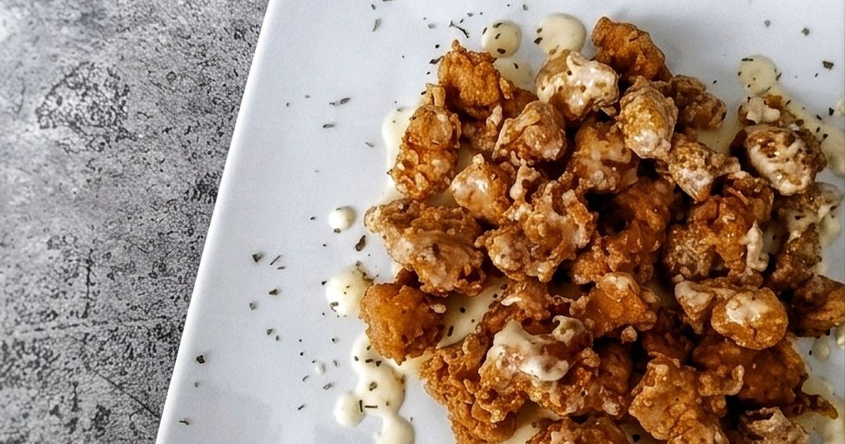 Chicken Popcorn w/ Garlic Cheese Sauce