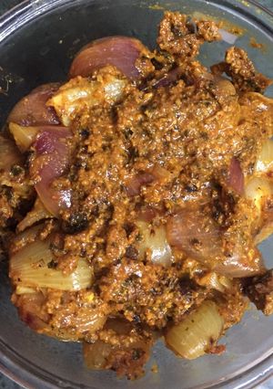 A picture of Oil free chatpata stuffed onions ki sabji.
