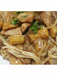 A picture of Stir fried pork with Enoki Mushroom and Young Corn.