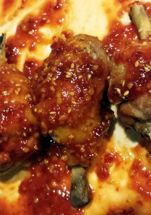 A picture of Korean BBQ chicken drumsticks.