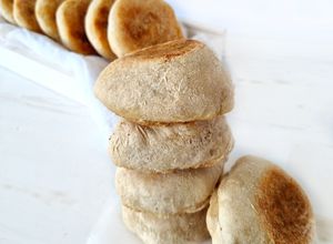 Foto principal de English muffins, bollos ingleses sin horneado, en panificadora