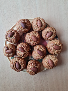 Una foto de Galletas de avena y manzana 🍎 súper saludables para Vera ♥️