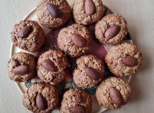 Una foto de Galletas de avena y manzana 🍎 súper saludables para Vera ♥️