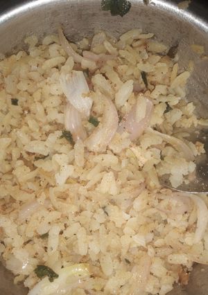 पोहा (poha recipe in Hindi) रेसिपी मुख्य फोटो