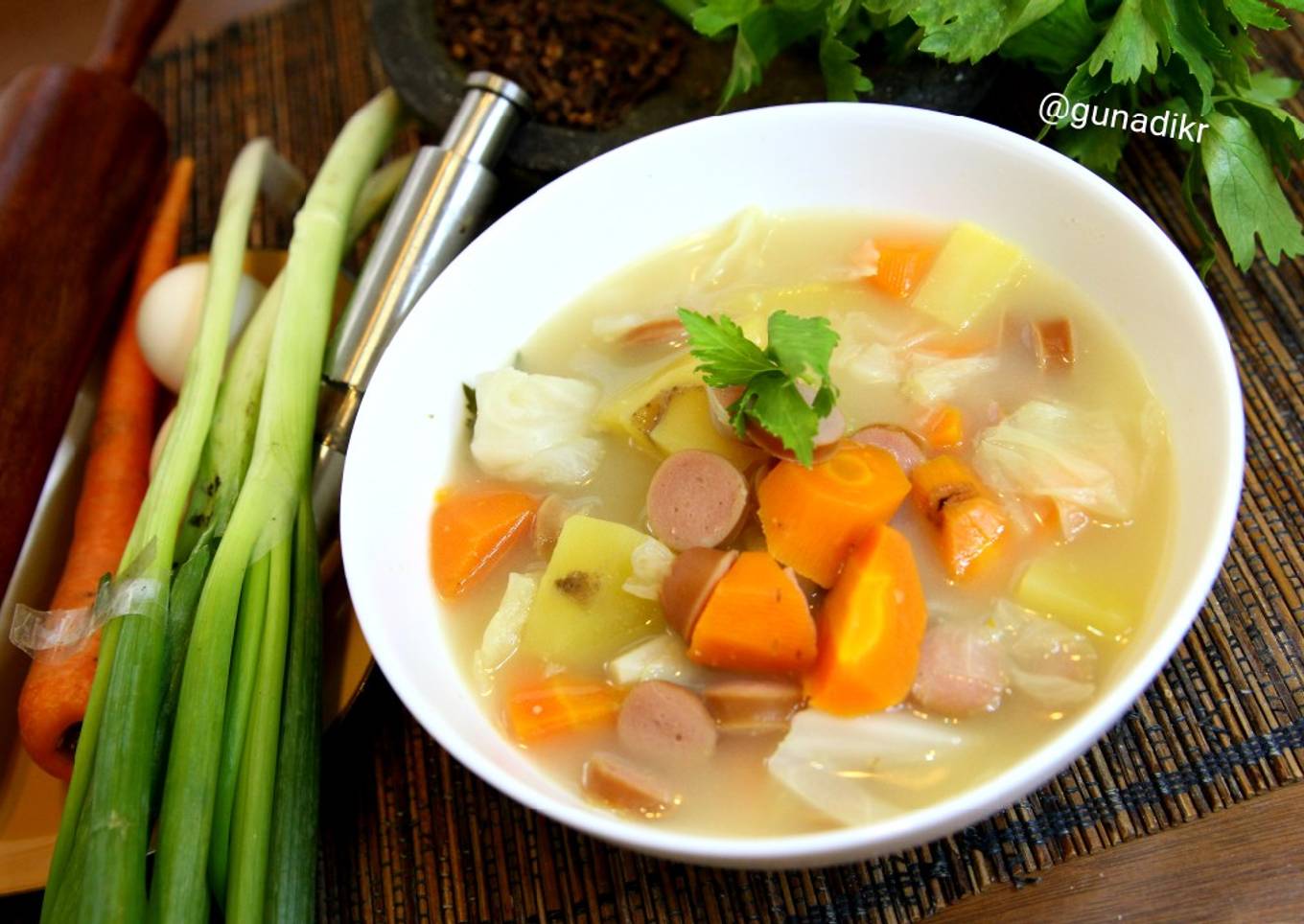 Sup Sosis Creamy Kaldu Tulang Ayam