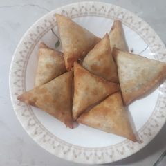 Cheesy samosa A picture of Cheesy samosa.