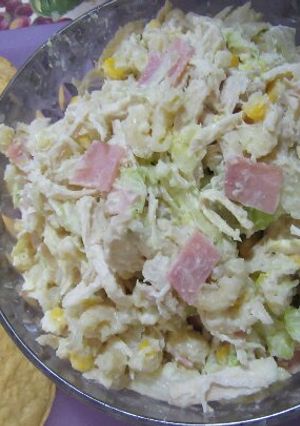 Una foto de Ensalada de pollo