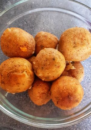 Una foto de Bombas de papa rellenas con jamón y queso