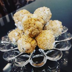 A picture of Til Makhana Ladoo.