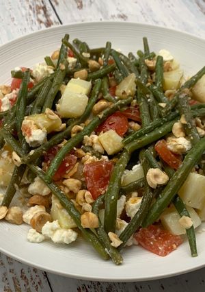 Une photo de Salade haricots verts, pommes de terre et noisettes