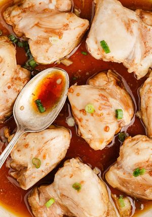 A picture of Chicken Thighs with Honey.
