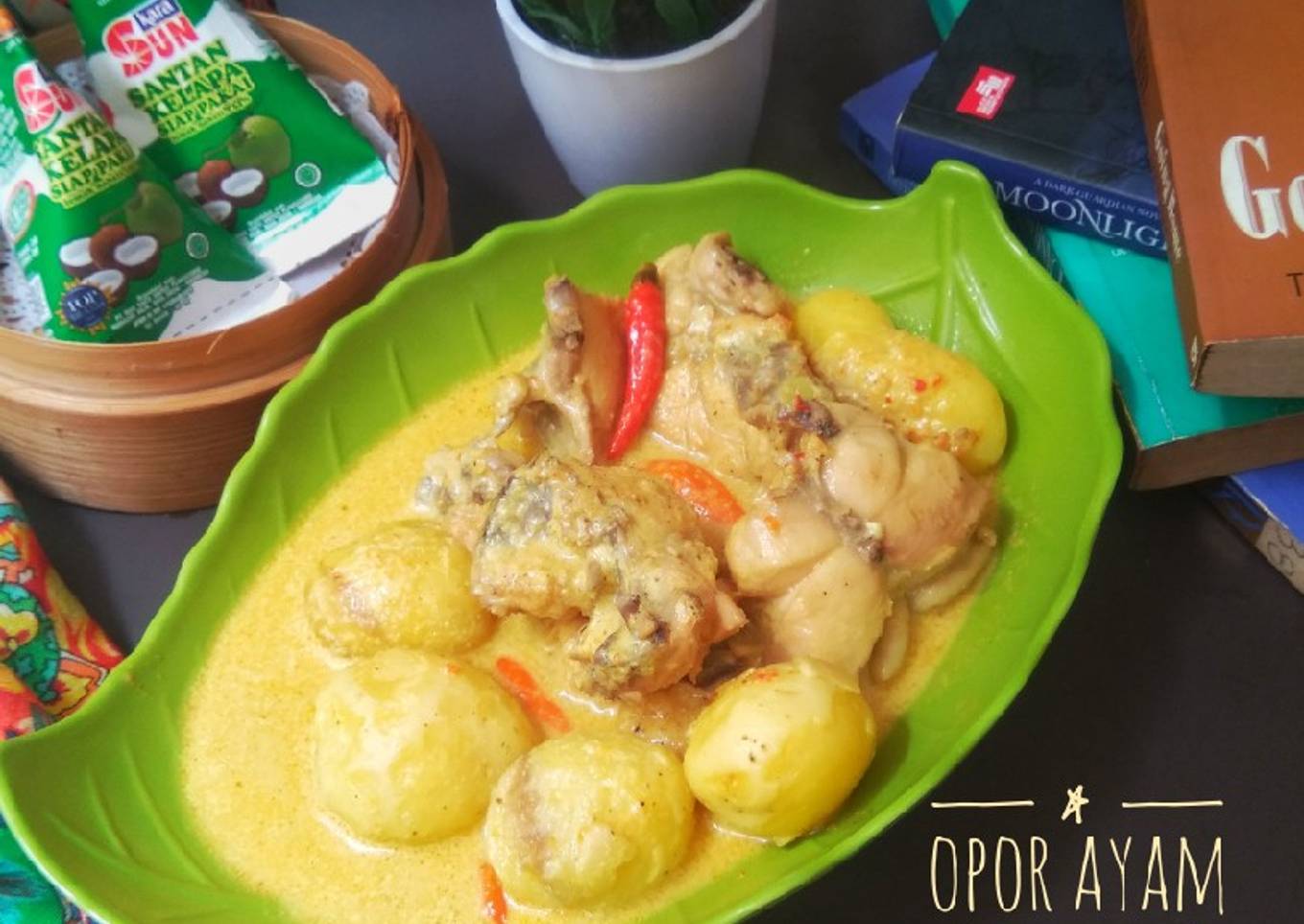 Opor Ayam Kentang Bumbu Kuning Bersantan