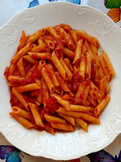 Una foto de Macarrones con calabacín, cebolla y pimiento