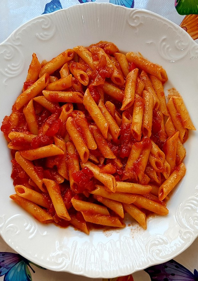 Una foto de Macarrones con calabacín, cebolla y pimiento