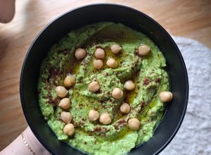 O poză a rețetei Hummus Avocado.