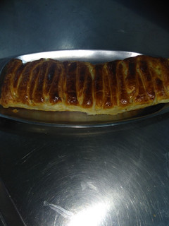 Una foto de Trenza de hojaldre rellena de atún y bechamel