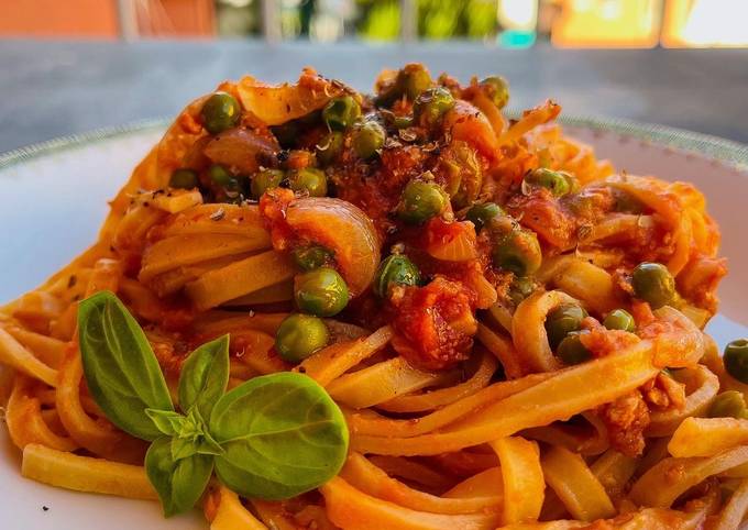Passi a Preparare Veloce Tagliatelle con piselli e tonno
