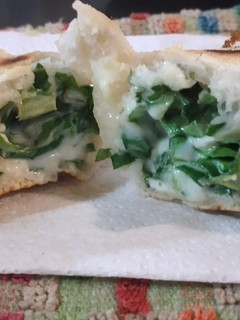 Una foto de Pancitos rellenos de acelga y queso!