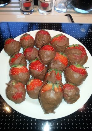 A picture of My chocolate covered straberries.