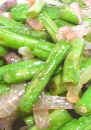 A picture of Long bean with onion.