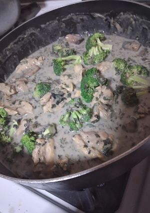 Una foto de Pollo con crema