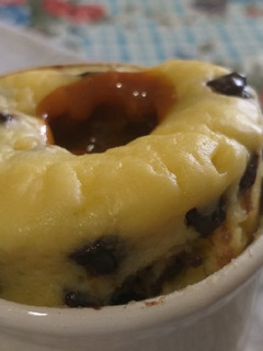 Una foto de Mug cake limón y chips de choco (sin azúcar, manteca ni aceite)