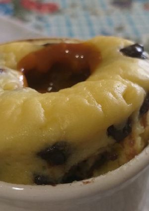 Una foto de Mug cake limón y chips de choco (sin azúcar, manteca ni aceite)