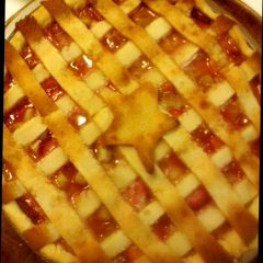 A picture of Old Fashioned Strawberry Rhubarb Pie.