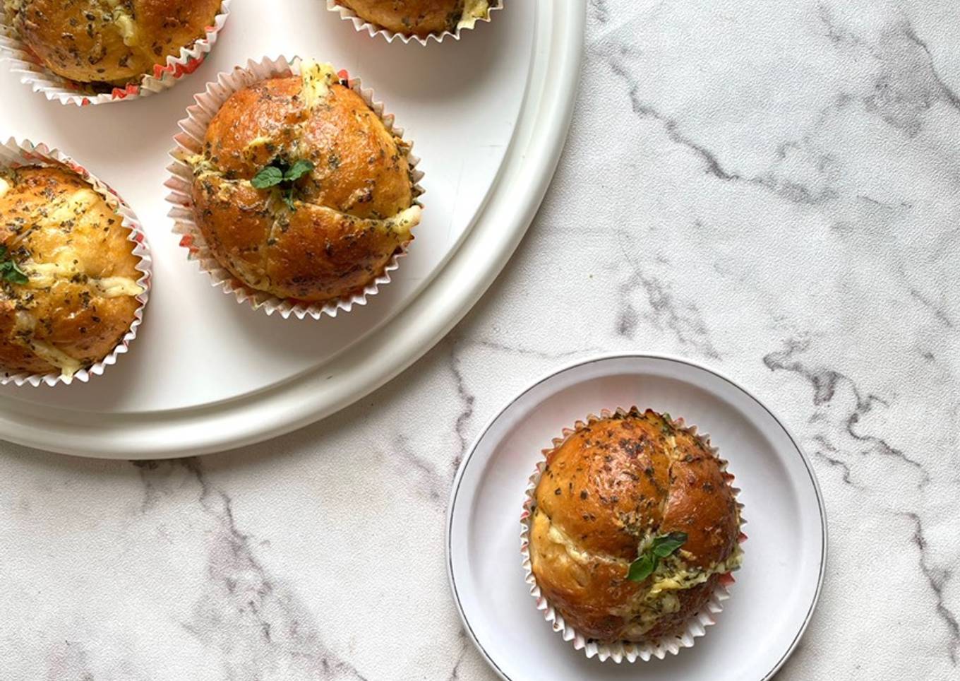Korean Garlic Cheese Bread