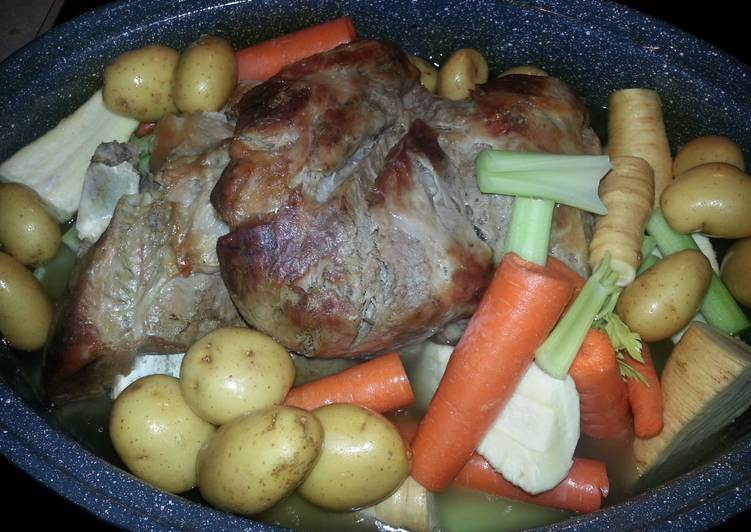 Recipe: Yummy Pork Roast with root veggies