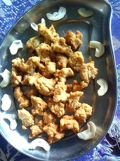 முந்திரி பக்கோடா (Munthiri pakoda recipe in tamil) செய்முறை முக்கிய புகைப்படம்
