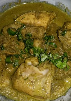 A picture of Green chilli chicken.