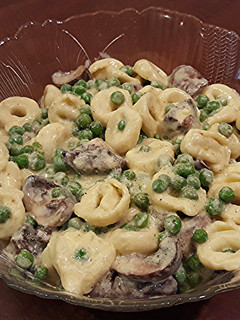 A picture of Veggie Tortellini Alfredo.