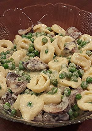 A picture of Veggie Tortellini Alfredo.