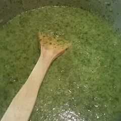A picture of Watercress soup.